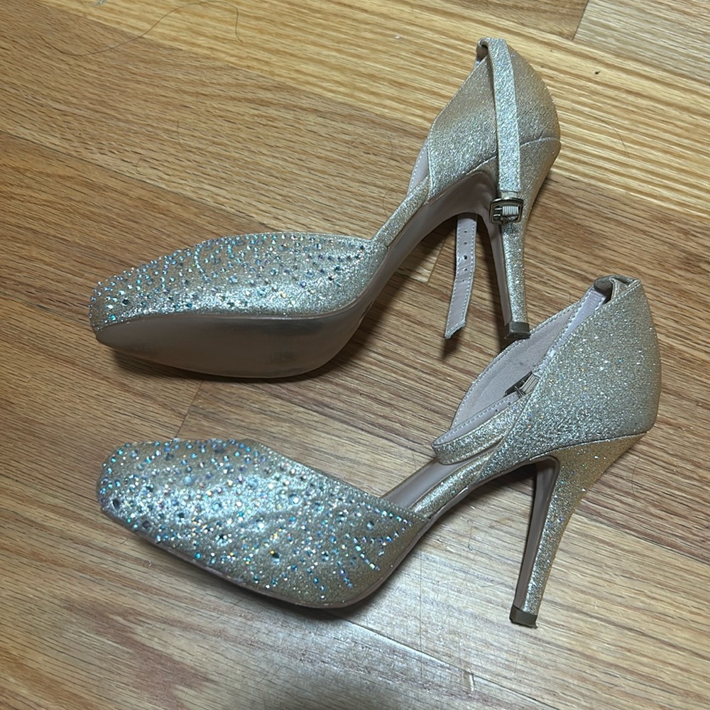 Sparkle heels w strap